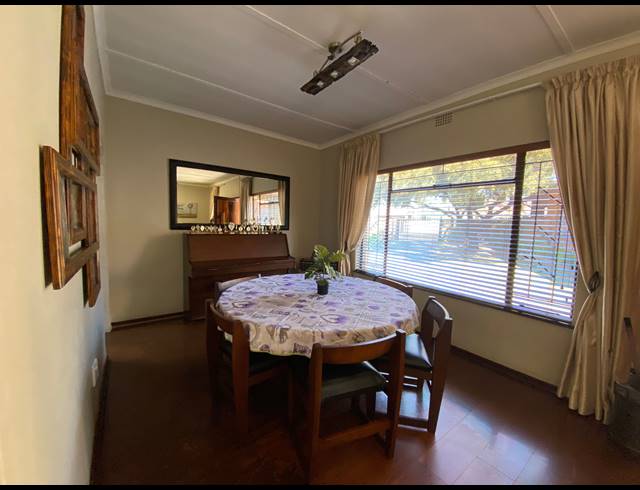 5 BEDROOM HOUSE FOR SALE IN JACKAROO PARK